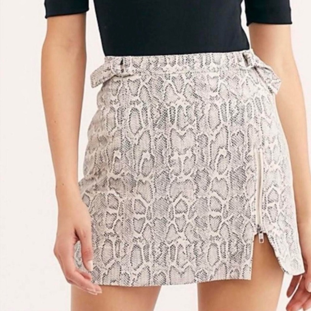 Chic Snake Print Mini Skirt